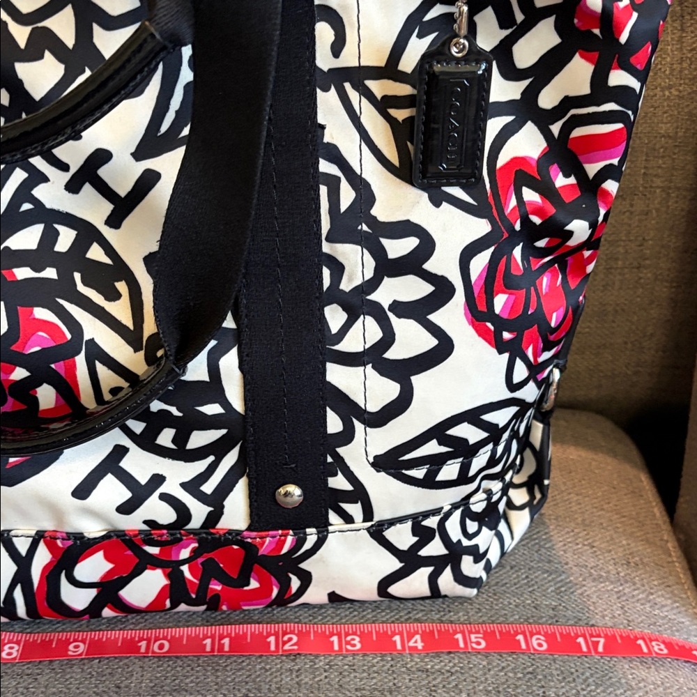Rare Coach Glam Floral Tote Bag Black/White/Pink 💕🌺 - Picture 4 of 17